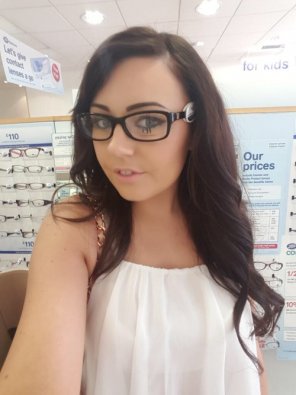 photo amateur Trying On Glasses