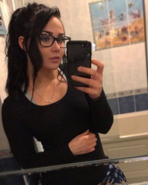 amateur pic Looks great in glasses