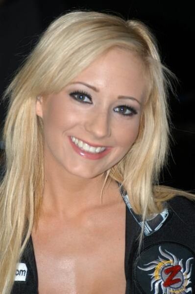 398px-Hillary_Scott,_Luke_1