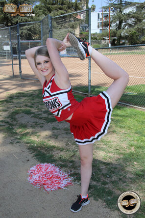 amateur pic Summer Carter: Cheerleader Goes Black