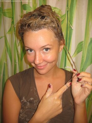 photo amateur Cute Angel (Anna) - Set 244 - Washing hair and shaving pussy