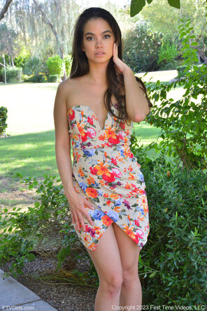 foto amatoriale angelina-floral-dress-and-heels-ftv-girls-1
