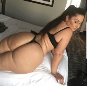 amateurfoto I would pass out in that booty.