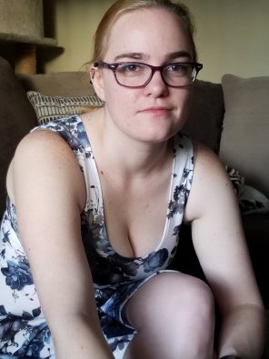 photo amateur Do glasses and cleavage go together?