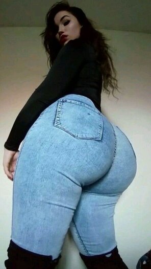 Thick booty in tight jeans