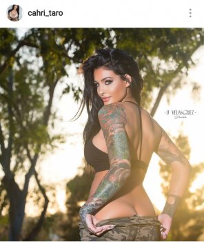 An actual hot chick with tattoos