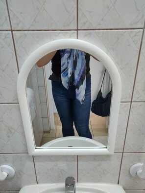 amateur photo Just visiting Eastern Europe - are we still doing washroom mirrors?