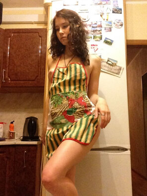 amateur pic Russian-amateur-teen-photos-herself-in-kitchen-2