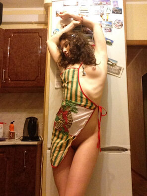 amateur pic Russian-amateur-teen-photos-herself-in-kitchen-4
