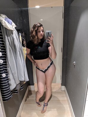 amateur photo [F] Changing room pic