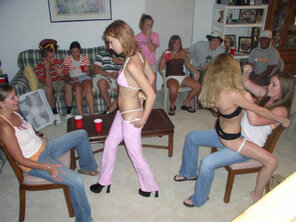 アマチュア写真 stripper-party-12335952251262135264-600x449