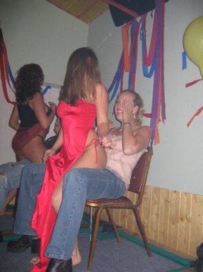 zdjęcie amatorskie stripper-party-12335952251238212364-525x700