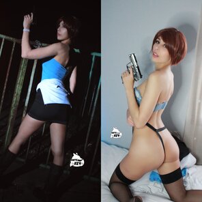 foto amadora Jill Valentine has her booty on point all the time!