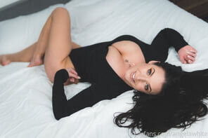 amateur photo 12815907-angela-white-1-3840x2560-4677b975253c391b14cf49729ba4f15a_296x1000