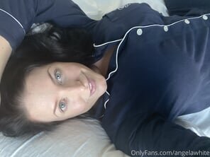 12815838-angela-white-1-3088x2316-b0a279bdcaa032f652f0613a29c70aab4406975d_296x1000