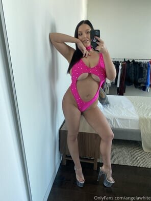 12815770-angela-white-1-3024x4032-41470895bad303c02322c23be9edd1d5_296x1000