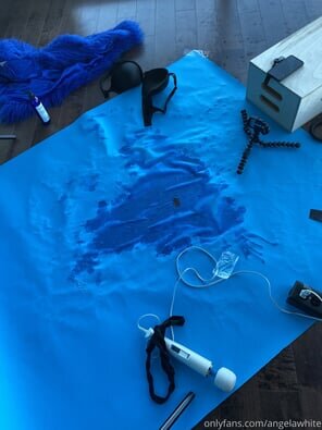 12815744-angela-white-1-3024x4032-795f2021bc6a72fb8031525332a38ffc_296x1000