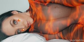 amateur photo 12814992-angela-white-1-2208x1122-20f137c9e474288d938574b34e63c37c_296x1000