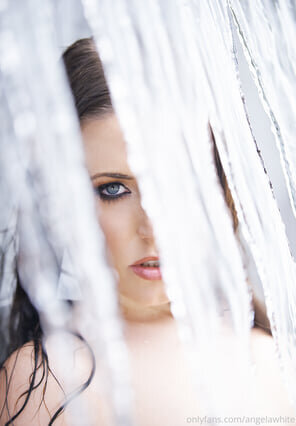 12814835-angela-white-1-1600x2304-f89945de06ad56184a468a46d5abcb21_296x1000