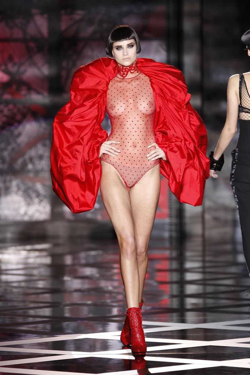 867px x 1300px - Catwalk Porn Pic - EPORNER