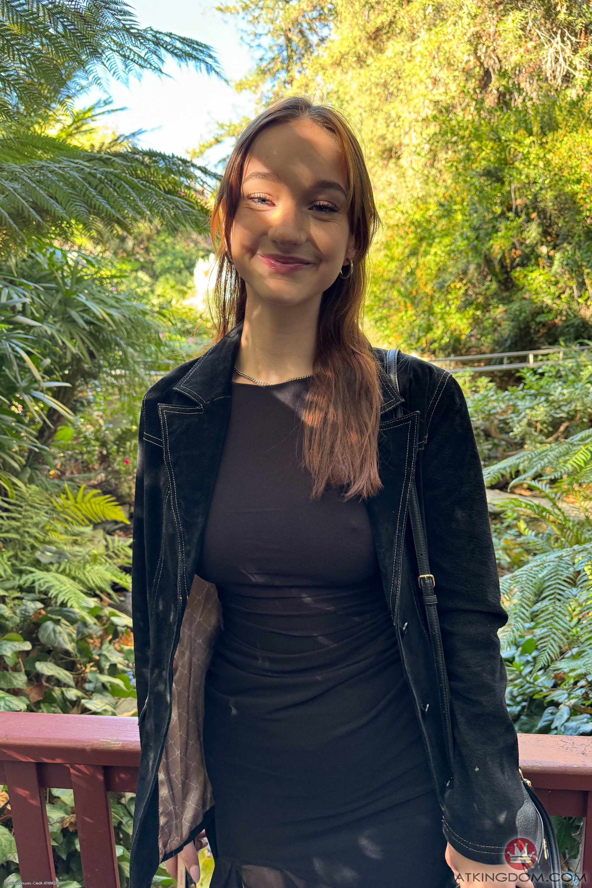 amateur photo mel118ATK_407387129