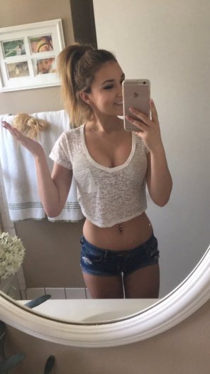 amateur-Foto Tight and short