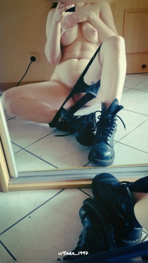 foto amateur Boots on, panties off. Do you like what you see?