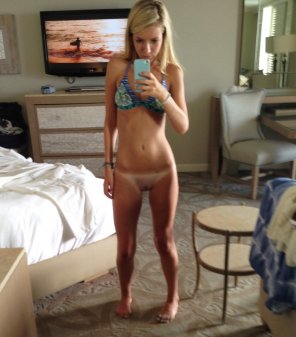amateur pic Bottomless babe