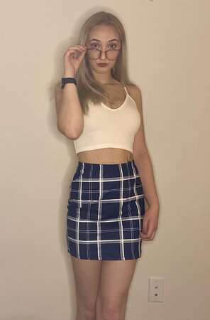foto amatoriale Anyone looking for a sexy secretary? [F18]