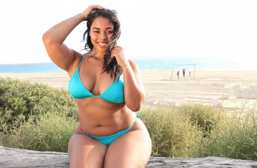 Tabria Majors looking extra thick in a blue bikini