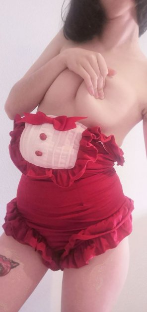 アマチュア写真 Maid swimsuit, but just half on! Do you like combining kawaii with sexy? I hope this could cheer up your day a little :) [by Kerocchi]