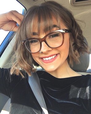 amateur pic Brown Frames for Brown Haired Cutie
