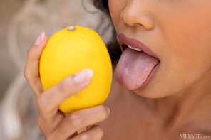 amateur photo MetArt_Taste-my-Fruit-1_Putri-Cinta_low_0102
