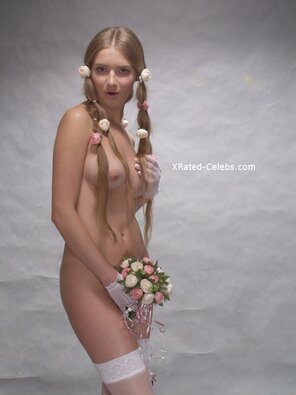foto amateur Julia Kova nude tits 011