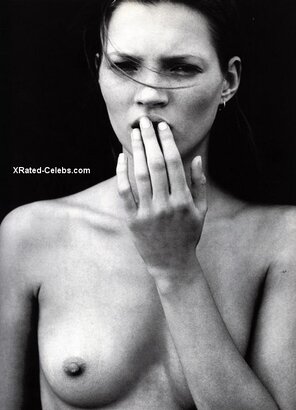 foto amatoriale Kate Moss nude tits 005