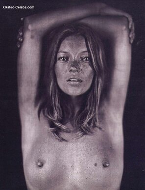 zdjęcie amatorskie Kate Moss nude tits 019