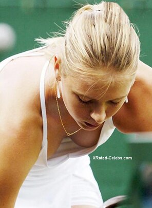 amateur pic Maria Sharapova downblouse 001