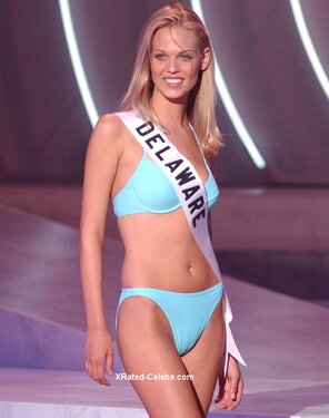 foto amatoriale Miss Teen Delaware 2002 Kelly Horst camel toe 001