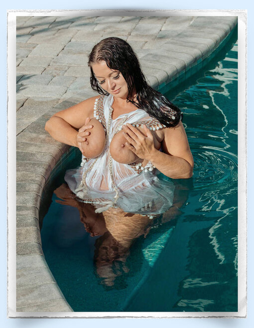 ‎Check Out my Boobs & my Booty V1.‎69