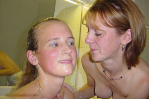 photo amateur Mother Daughter 28