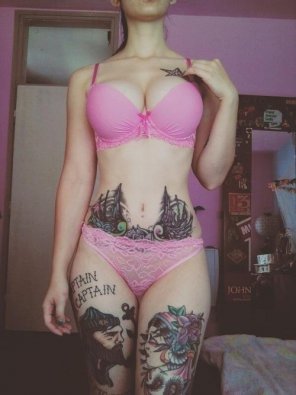 photo amateur Busty with pink underwear