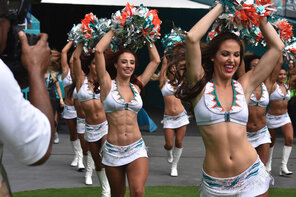 amateur pic Dolphins Cheerleader