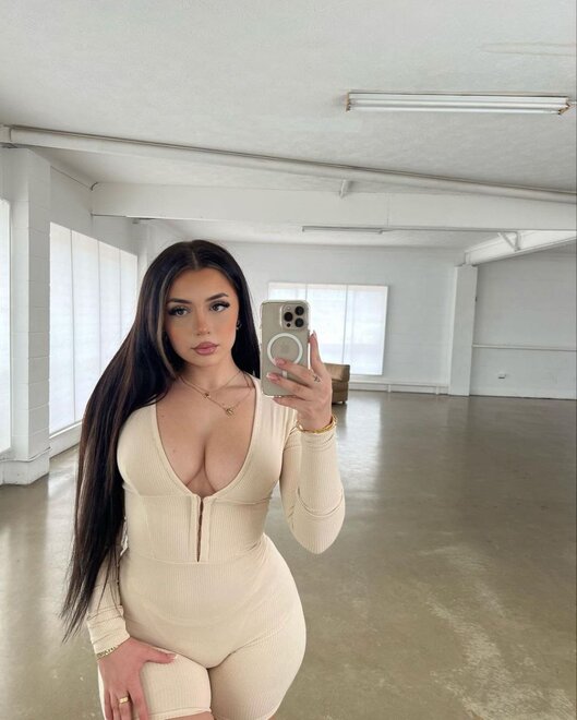 Lilith Cavaliere (71)