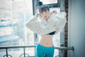 foto amateur DJAWA Photo - HaNari (하나리) - Loose and Tight Cool Mint (32)