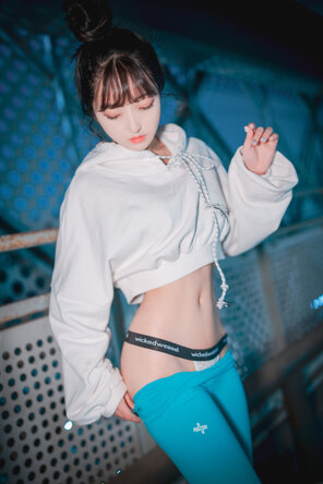 foto amateur DJAWA Photo - HaNari (하나리) - Loose and Tight Cool Mint (65)
