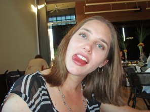 photo amateur Girl with her tongue out
