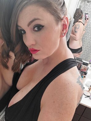 amateur photo ADDICTIONS: TATTOOS AND RED LIPSTICKS