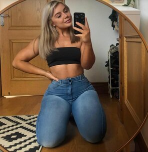 foto amadora Thick thighs, you know the rest