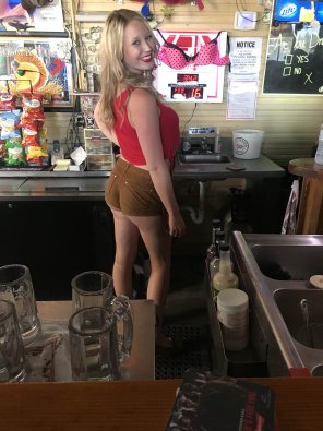 amateur pic My bar wench
