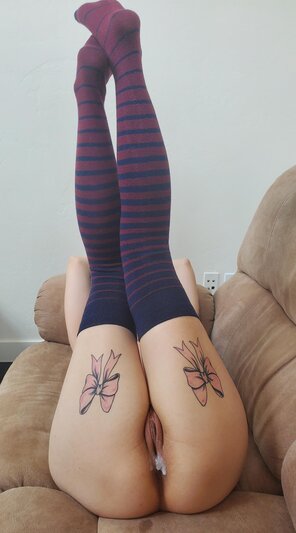 foto amatoriale I always keep the thigh highs on ???? [f]